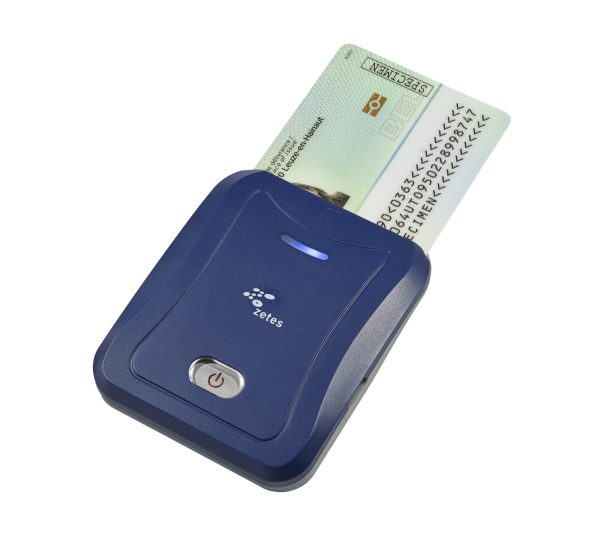 02-reader-with-id-with-light